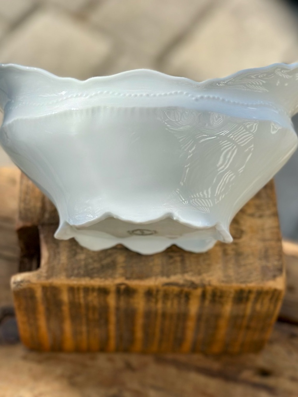 Antique Royal Austria Porcelain Gravy Boat Scalloped Footed White Cottagecore - Picture 3 of 6